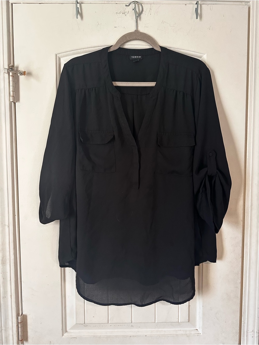 Torrid Black Roll-Tab Sleeve Blouse V-Neck Chiffon Top Sz 2 Plus Size